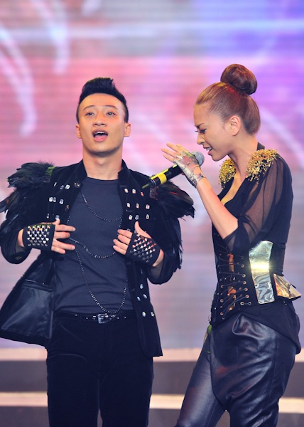 Mỹ Tâm đẹp khỏe khoắn trên sân khấu - 8