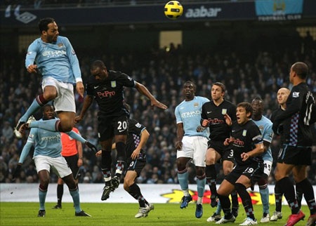 “Ngựa chứng” Balotelli lập hat-trick, Man City đè bẹp Aston Villa - 2 “Ngựa chứng” Balotelli lập hat-trick, Man City đè bẹp Aston Villa - 2