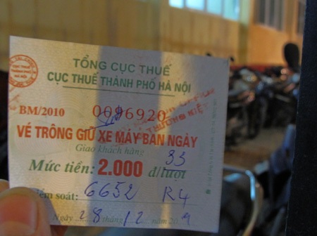 Loạn giá gửi xe ở hai thành phố lớn  - 2