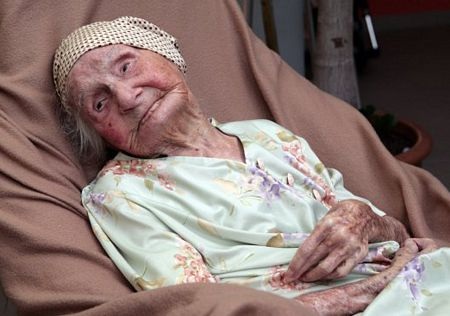 Những nhân vật nổi tiếng thế giới qua đời năm 2010 - 8