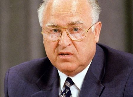 Những nhân vật nổi tiếng thế giới qua đời năm 2010 - 7