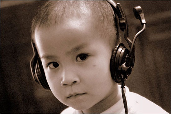 Khi trẻ mẫu giáo “nghiền” ca khúc tình yêu - 1 Khi trẻ mẫu giáo “nghiền” ca khúc tình yêu - 1