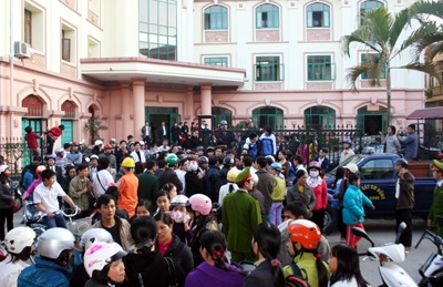 Vì sao hai nữ sinh vụ hiệu trưởng mua dâm từ chối luật sư? - 2 Vì sao hai nữ sinh vụ hiệu trưởng mua dâm từ chối luật sư? - 2