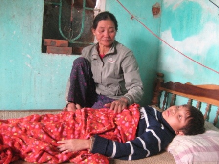 Cậu học sinh nghèo không có tiền chạy thận - 2