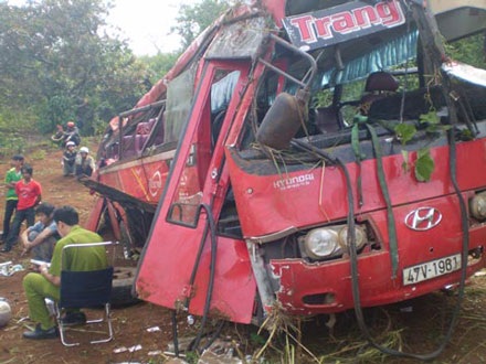 Tai nạn thảm khốc, 2 người chết, 35 người bị thương - 1