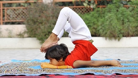 6 tuổi trở thành cô giáo dạy Yoga trẻ nhất thế giới - 3