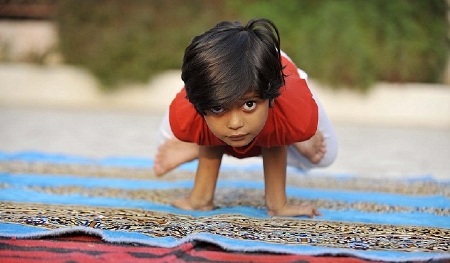 6 tuổi trở thành cô giáo dạy Yoga trẻ nhất thế giới - 1