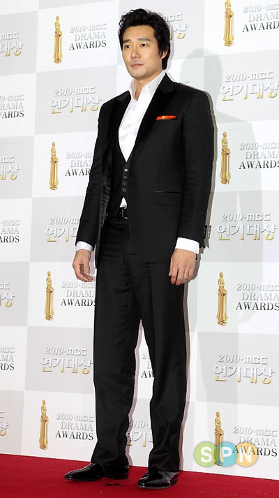 Sao lộng lẫy tại Lễ trao giải "MBC Drama Awards 2010" - 23 Sao lộng lẫy tại Lễ trao giải "MBC Drama Awards 2010" - 23