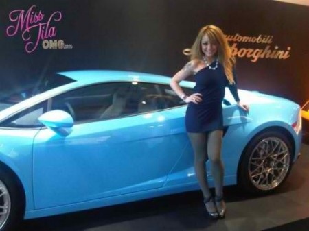 Ca sĩ Mỹ gốc Việt sở hữu Lamborghini màu độc - 8