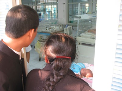 Bé Ngọc Anh chưa được về với ông bà ngoại - 1 Bé Ngọc Anh chưa được về với ông bà ngoại - 1