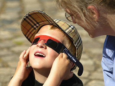 Xem nhật thực một phần vào dịp năm mới - 2