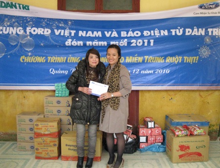 Báo Dân trí và Ford Việt Nam hỗ trợ dựng 12 nhà bị lũ cuốn - 4