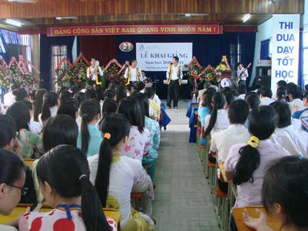 Ba năm, số sinh viên tăng gấp 4 lần  - 1