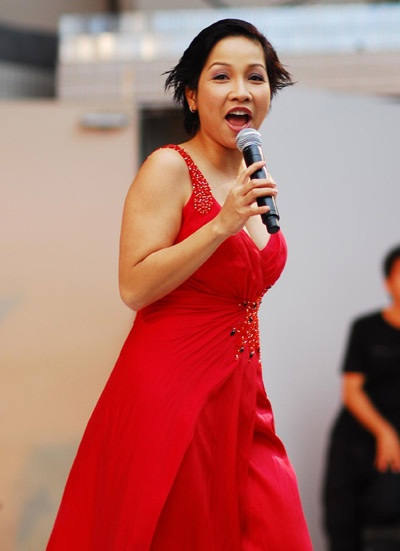 Mỹ Linh thấy tràn trề năng lượng cho năm 2011 - 2
