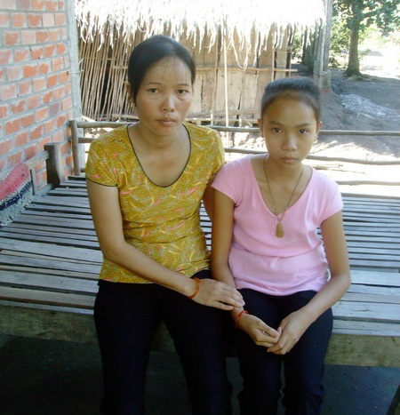 Bé gái bị bệnh vẹo cột sống đã xuất viện - 1