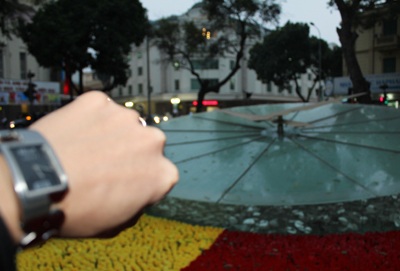 Đồng hồ khổng lồ bên Hồ Gươm “không chịu” đón năm mới - 2 Đồng hồ khổng lồ bên Hồ Gươm “không chịu” đón năm mới - 2