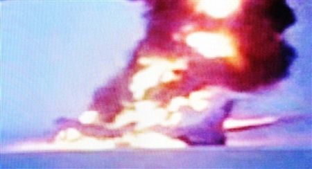 Máy bay Nga bốc cháy ngùn ngụt tại hiện trường  - 4