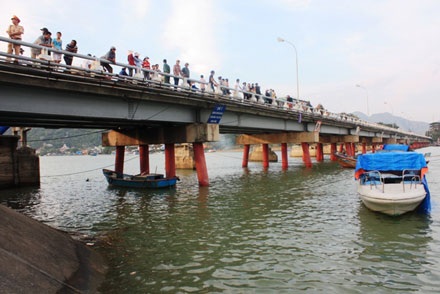 Hai lần nhảy cầu rồi... mất tích - 1 Hai lần nhảy cầu rồi... mất tích - 1