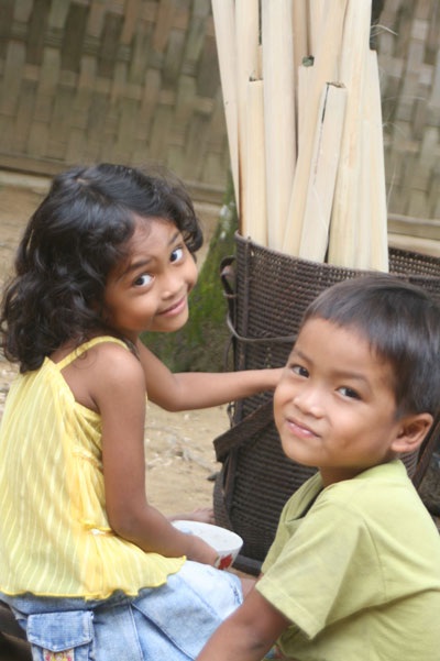 Chùm ảnh: Vẻ đẹp trong trẻo của trẻ miền sơn cước - 3 Chùm ảnh: Vẻ đẹp trong trẻo của trẻ miền sơn cước - 3