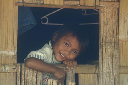 Chùm ảnh: Vẻ đẹp trong trẻo của trẻ miền sơn cước - 2 Chùm ảnh: Vẻ đẹp trong trẻo của trẻ miền sơn cước - 2