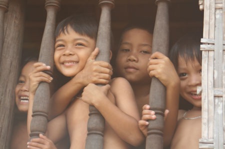 Chùm ảnh: Vẻ đẹp trong trẻo của trẻ miền sơn cước - 1 Chùm ảnh: Vẻ đẹp trong trẻo của trẻ miền sơn cước - 1