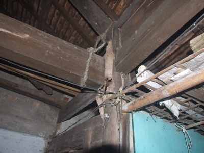 Người bệnh binh già trong ngôi nhà xiêu vẹo - 2