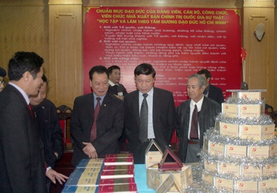 Công bố CD - ROM Văn kiện Đảng toàn tập - 1 Công bố CD - ROM Văn kiện Đảng toàn tập - 1