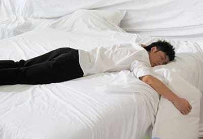 Nam giới không nên nằm sấp - 1 Nam giới không nên nằm sấp - 1