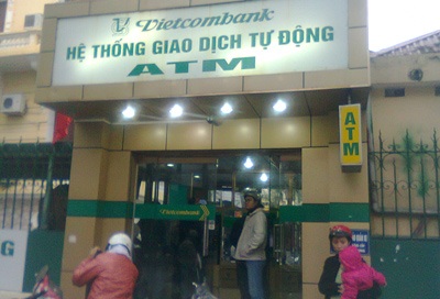 Nhiều máy ATM Vietcombank ngừng hoạt động - 1 Nhiều máy ATM Vietcombank ngừng hoạt động - 1