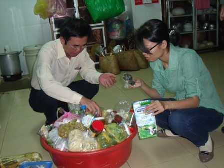 Phát hiện hàn the trong giò sống của bếp ăn tập thể - 1