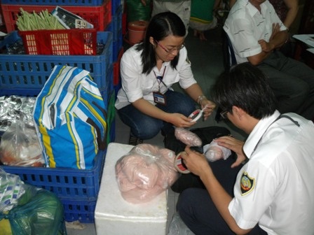 Phát hiện hàn the trong giò sống của bếp ăn tập thể - 4