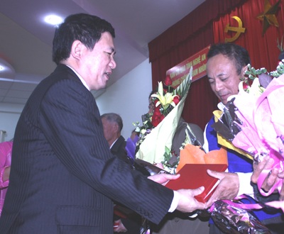 “Từng bị con nghiện đe dọa vì đấu tranh chống tham nhũng” - 1