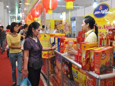 Bánh mứt tết tràn ngập: Người tiêu dùng lựa chọn sản phẩm nào? - 1