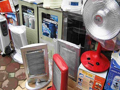 Trời lạnh, người dân đổ xô mua đồ sưởi ấm - 1