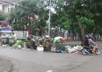 Lượng rác khổng lồ "tấn công" thành phố - 4 Lượng rác khổng lồ "tấn công" thành phố - 4