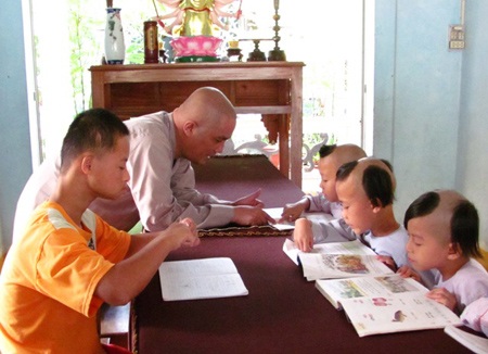 Ngôi chùa chắp cánh cho những ước mơ còn dang dở - 2 Ngôi chùa chắp cánh cho những ước mơ còn dang dở - 2