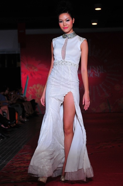 Hoa hậu Thùy Dung khoe sắc cùng các vedette hàng đầu - 7