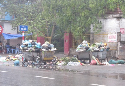Lượng rác khổng lồ "tấn công" thành phố - 6 Lượng rác khổng lồ "tấn công" thành phố - 6