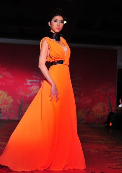 Hoa hậu Thùy Dung khoe sắc cùng các vedette hàng đầu - 6