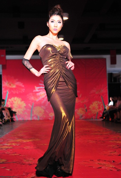 Hoa hậu Thùy Dung khoe sắc cùng các vedette hàng đầu - 5