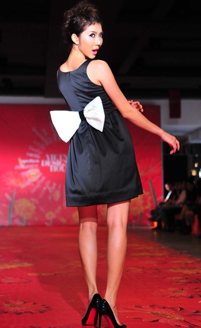 Hoa hậu Thùy Dung khoe sắc cùng các vedette hàng đầu - 4