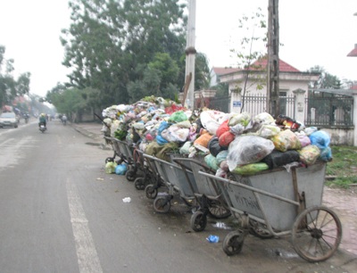 Lượng rác khổng lồ "tấn công" thành phố - 7