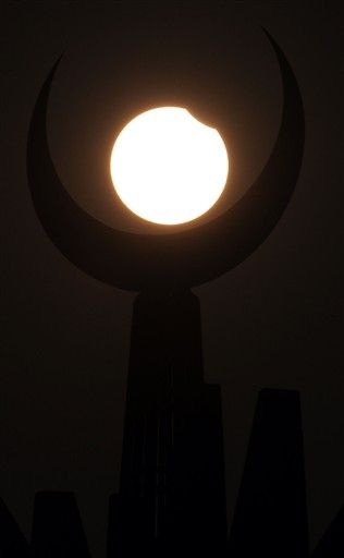 Thế giới thích thú ngắm nhật thực đầu tiên trong năm 2011 - 1