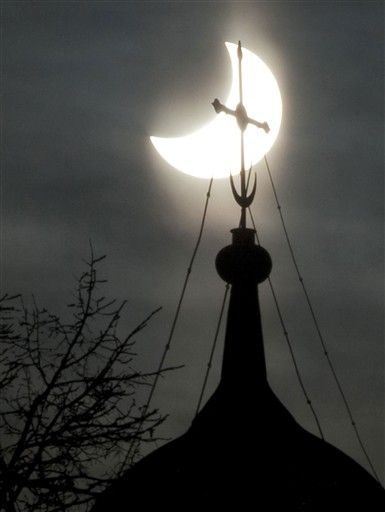 Thế giới thích thú ngắm nhật thực đầu tiên trong năm 2011 - 7