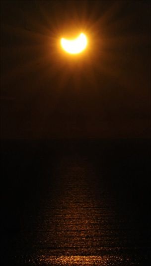 Thế giới thích thú ngắm nhật thực đầu tiên trong năm 2011 - 4