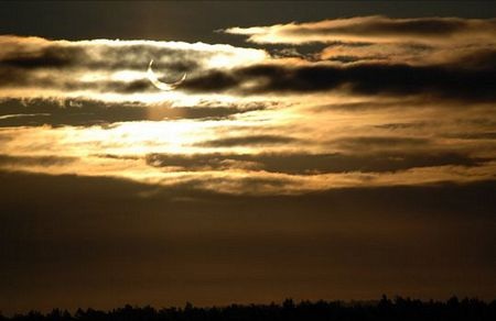 Thế giới thích thú ngắm nhật thực đầu tiên trong năm 2011 - 13