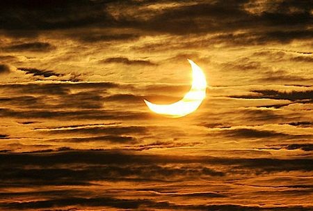 Thế giới thích thú ngắm nhật thực đầu tiên trong năm 2011 - 11