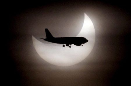 Thế giới thích thú ngắm nhật thực đầu tiên trong năm 2011 - 6