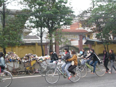 Lượng rác khổng lồ "tấn công" thành phố - 8