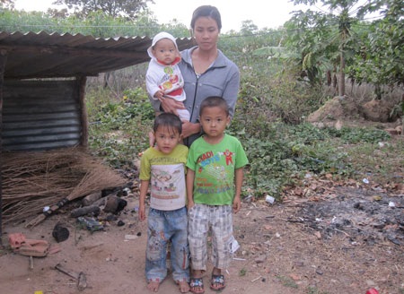 Ba đứa trẻ bất hạnh cùng mang bệnh hiểm nghèo - 1 Ba đứa trẻ bất hạnh cùng mang bệnh hiểm nghèo - 1